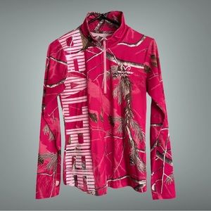 Realtree Long Sleeved Pullover Shirt Size M Pink in Color